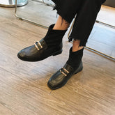 Schwarze, warme Samtstiefel mit quadratischer Schnalle